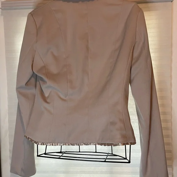 Cute ruffle trim blazer - Picture 4 of 11